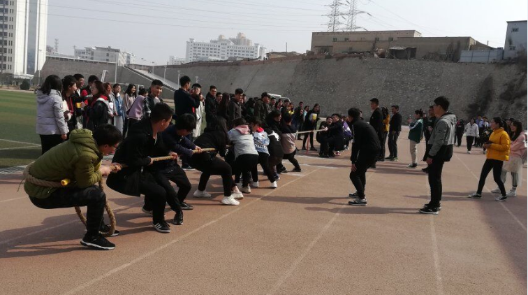 工程管理系团学会举办第一届“可乐杯”拔河比赛